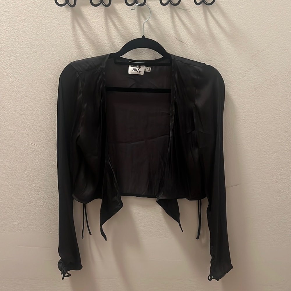 Black top from Princess Polly. Size 8, in amazing condition! - Picture 2 of 3